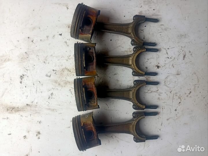 Поршень с шатуном Peugeot 408 1.6