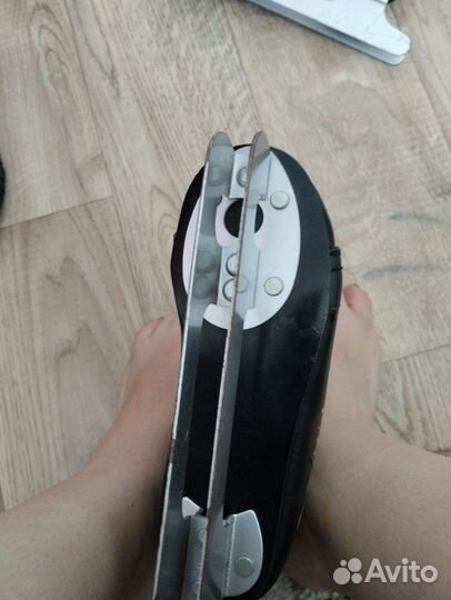 Кожаные детские коньки