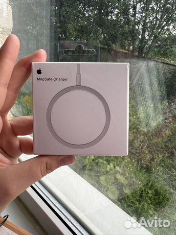 Беспроводное зарядное устройство Apple MagSafe
