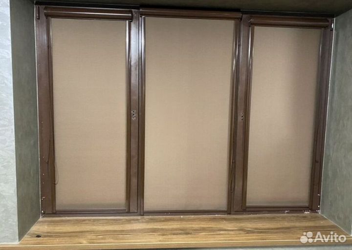 Рулонные шторы в коричневом коробе РКК-7419