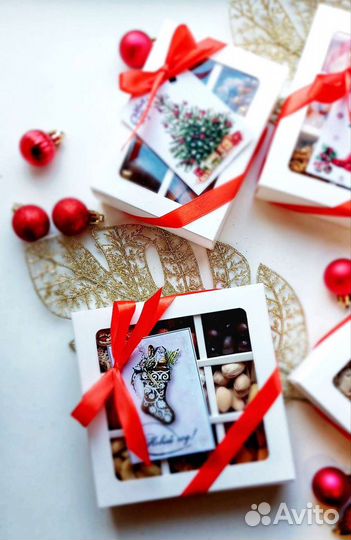 Новогодние коробочки с шоколадом и орехами