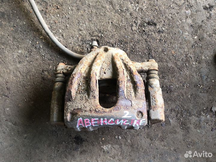 Toyota avensis 2 Суппорт