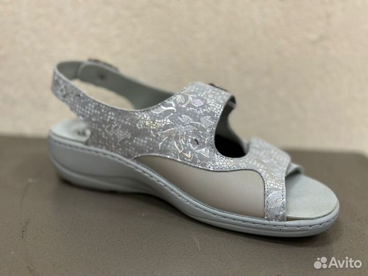 Сандали жен. 945S-22-12 цв. светлосерый (40)