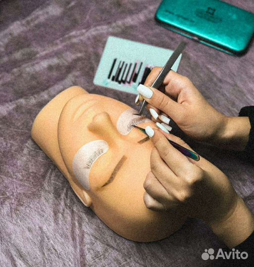 Мастер наращивания ресниц