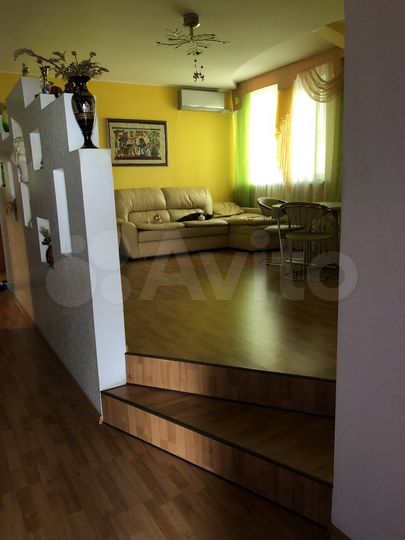 4-к. квартира, 130 м², 3/3 эт.