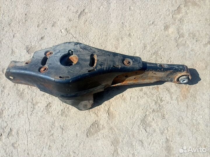 Рычаг подвески задний нижний Volkswagen Passat B6