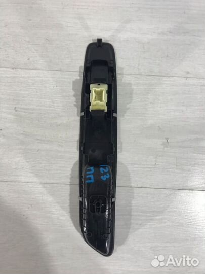 Кнопка стеклоподъемника передняя renault arkana 1