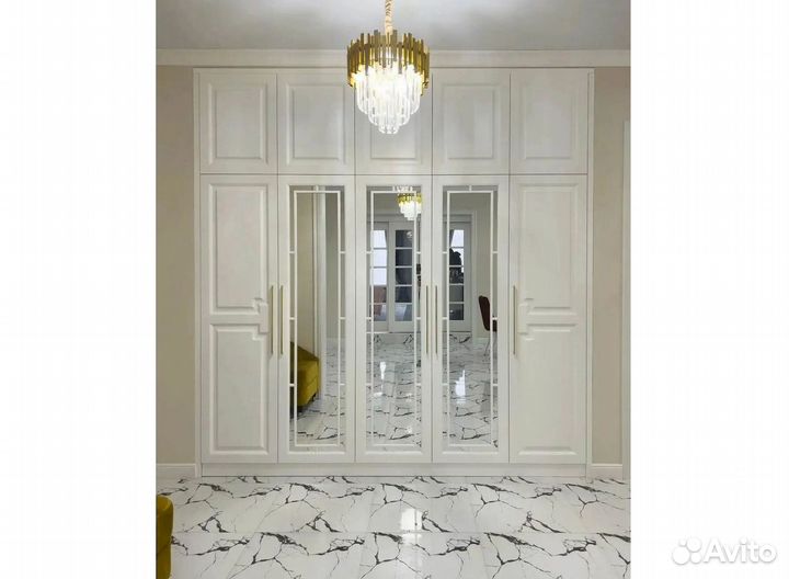 Шкаф с зеркалом