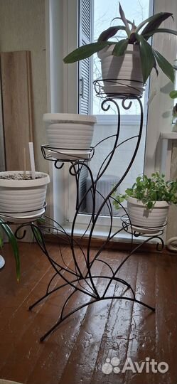 Подставка для цветов напольная металлическая