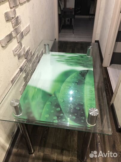 Стол стеклянный