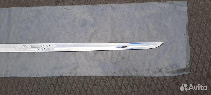 Декоративная накладка на заднюю дверь Мицубиси асх