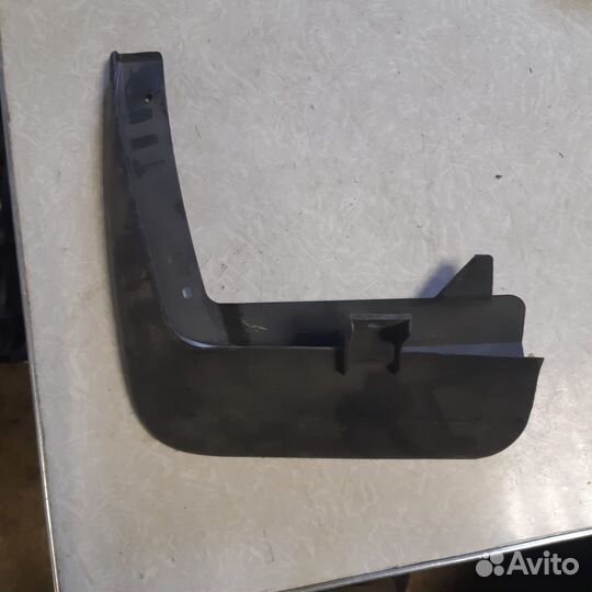 Брызговик Kia Sorento 868413E010 задний левый
