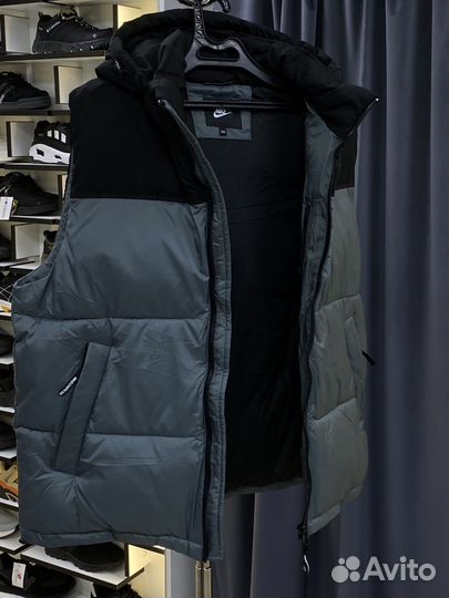 Жилет Nike мужской утепленный с капюшоном