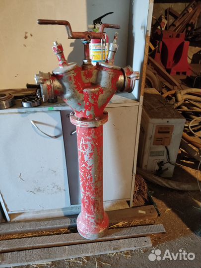 Пожарный гидрант и щит