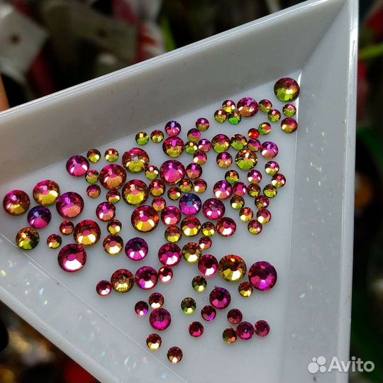 Стразы для дизайна ногтей