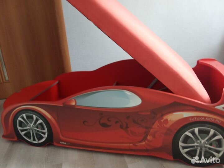 Детская кровать машинка с матрасом бу