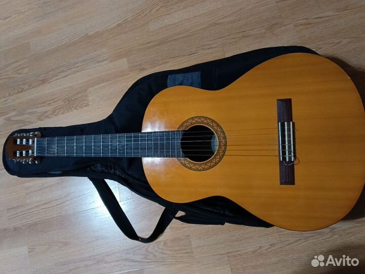 Классическая гитара Yamaha c40, чехол fender