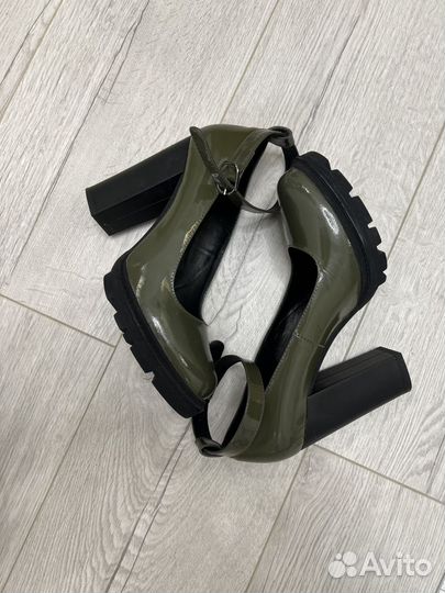 Лакированные Туфли на устойчевом каблуке