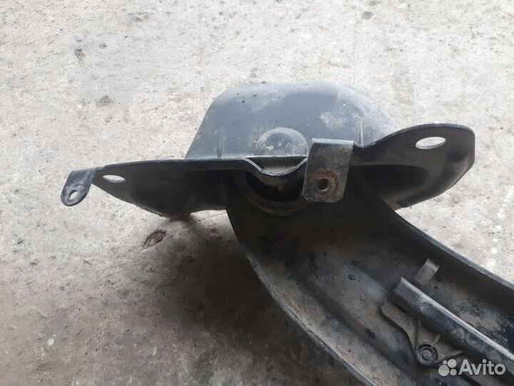 Рычаг задний продольный правый Volkswagen Passat