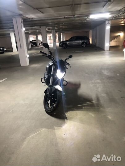 Мотоцикл Bajaj Dominar 400 (Баджаж Доминар)