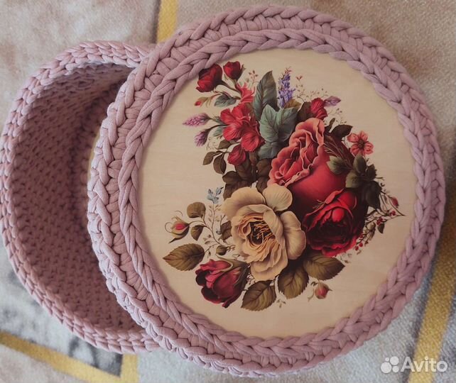 Интерьерная вязаная корзиночка с крышечкой