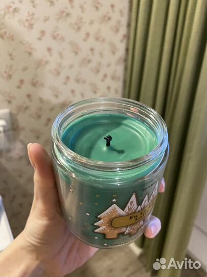 Bath and body works свеча Fa la latte