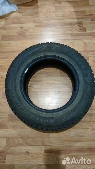 Goodyear UltraGrip Ice 215/70 R16 100T