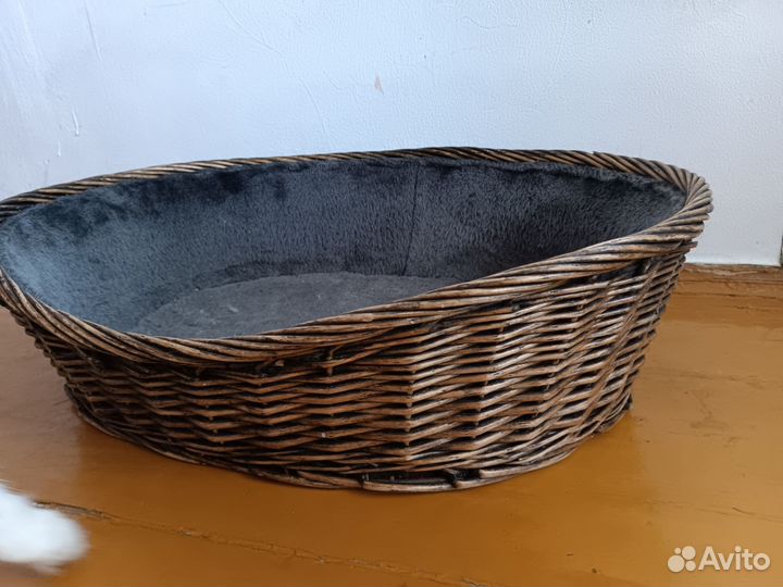 Лежанка для кошки корзина плетеная