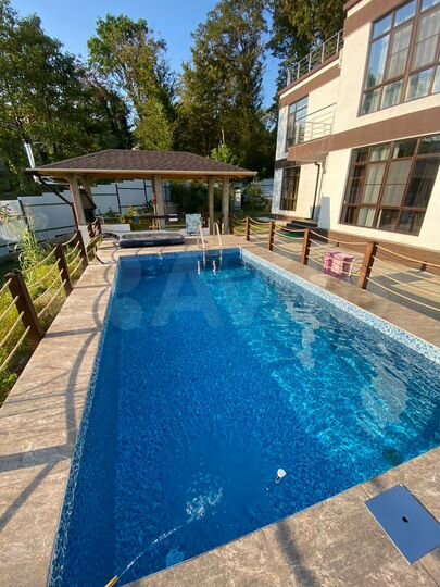 Коттедж 300 м² на участке 8 сот.