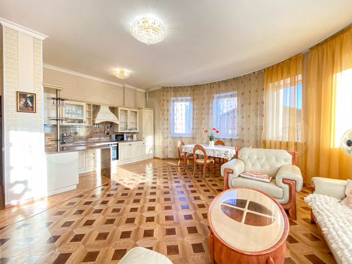 2-к. квартира, 70 м², 4/8 эт.