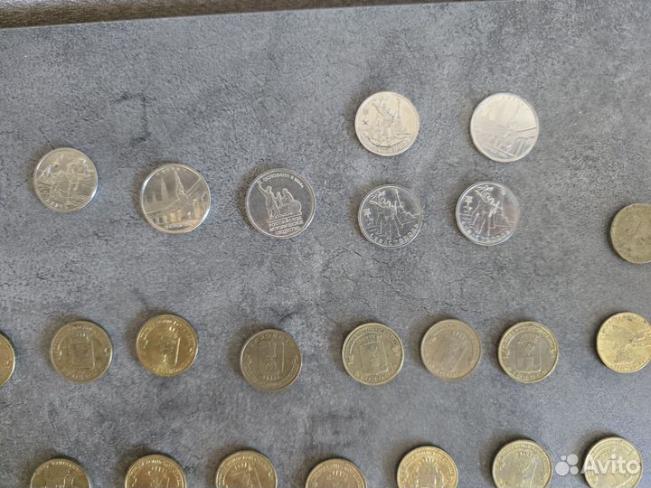 Купюры и монеты (коллекцией)