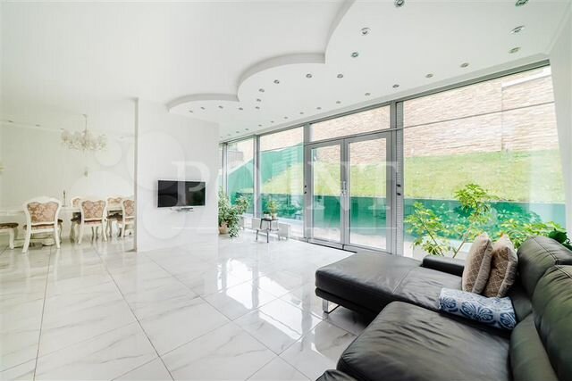 Дом 276 м² на участке 4 сот.