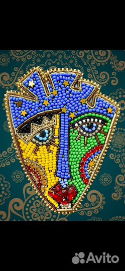 Брошь ручной работы из бисера