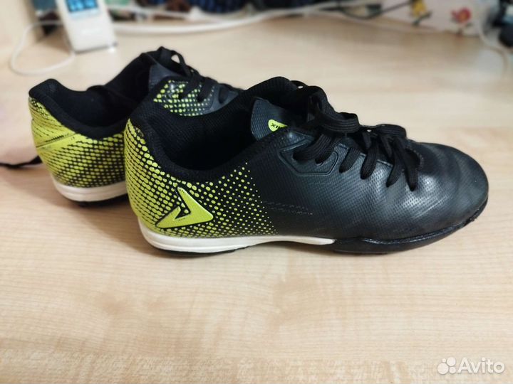 Детские футбольные бутсы 32 размер