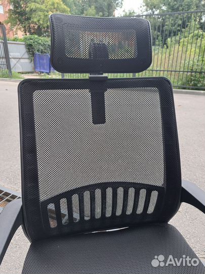 Офисное кресло