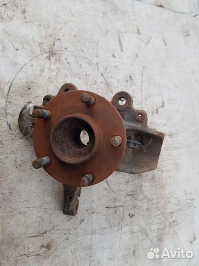 Кулак поворотный передний левый 18 мм Ford Focus 2