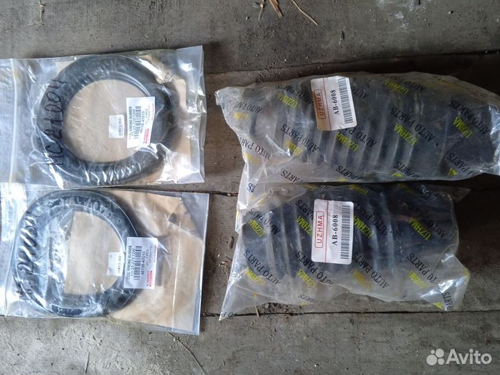 Передние стойки на Toyota wish zne 10