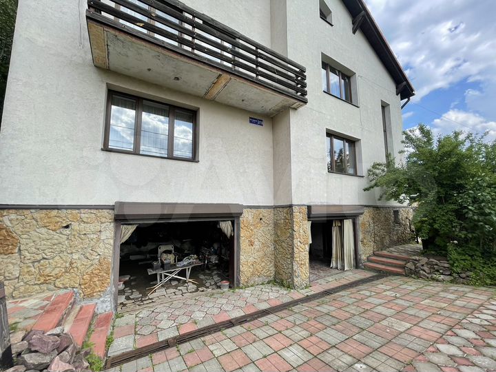 Дом 260 м² на участке 18 сот.