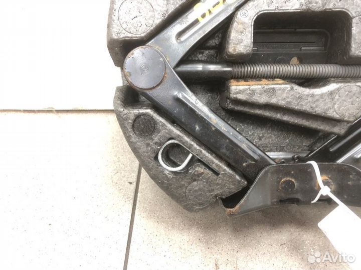 Домкрат Ford Focus хэтчбек 1.6 2011