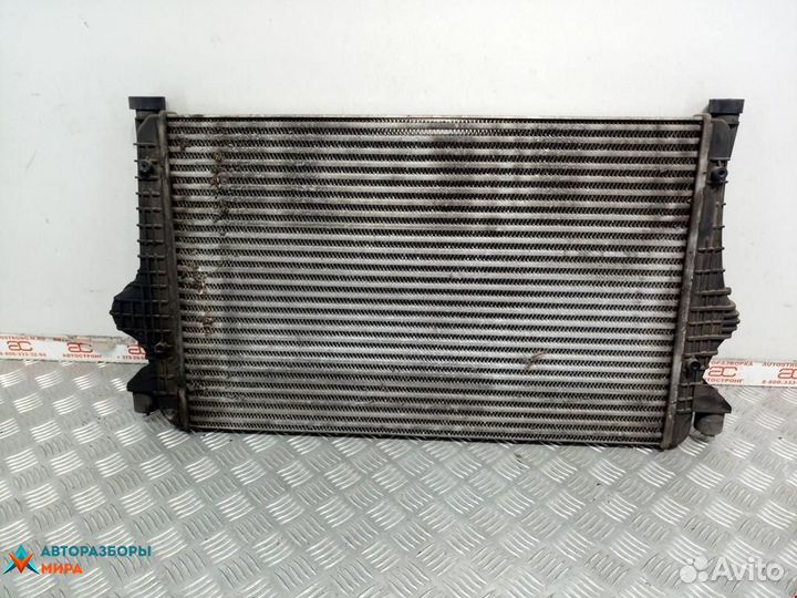 Интеркулер Volkswagen Sharan рест. 2003 7M3145804