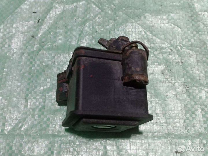 Кнопка открывания багажника Volkswagen Passat B3