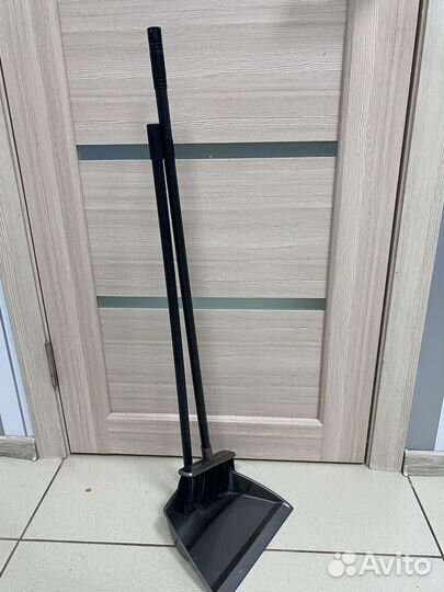 Совок и щетка