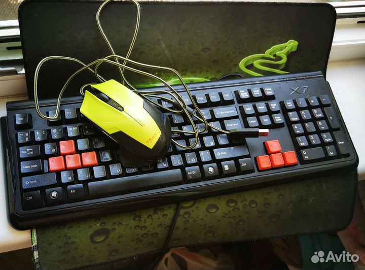 Игровая мышь razer, клавиатура и большой коврик