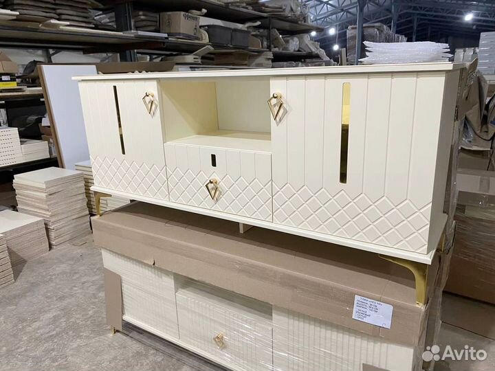 Тумбочка под телевизор новая