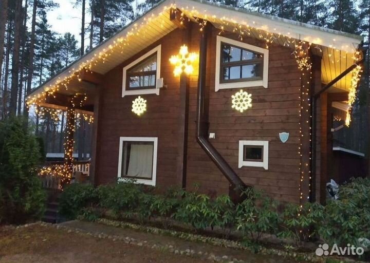 Украшение домов гирляндами, подсветка дома лентой