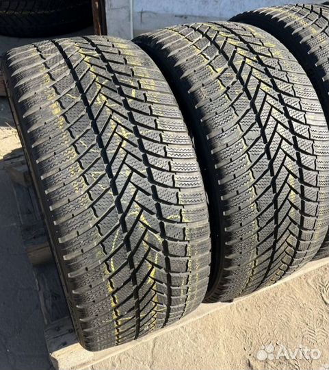 Bridgestone Blizzak LM-005 255/35 R20