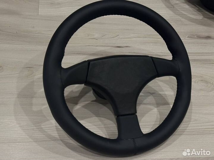 Спортивный руль Momo Hella