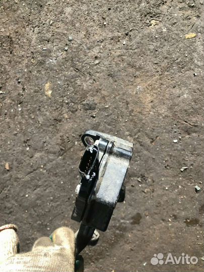 Электронная педаль газа Toyota Camry 7