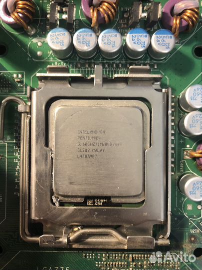 Комплект на 775 с редким Pentium 4 560j