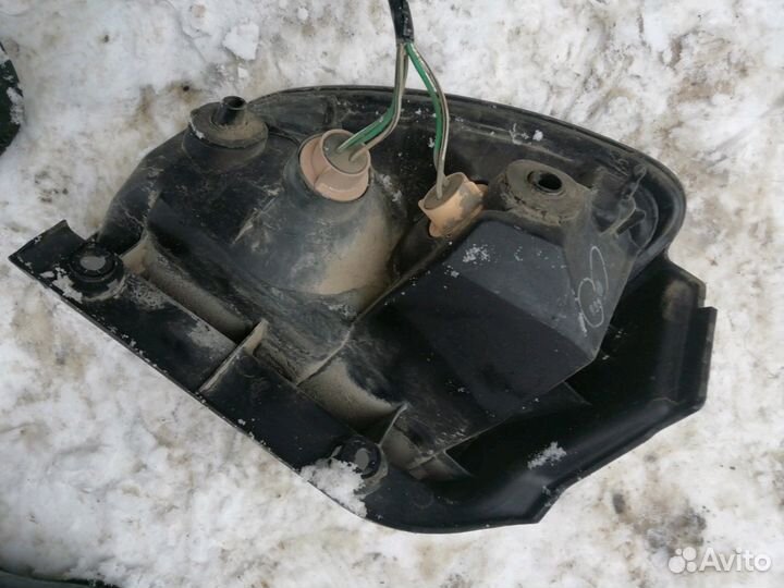 Задний правый стопсигнал лексус lexus rx 300